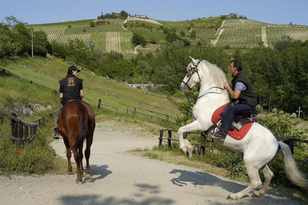 La Maragliana Aparthotel Castel Rocchero Buitenkant foto